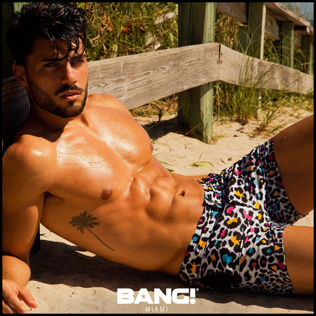 8-BIT POP LEOPARD - Beach Shorts