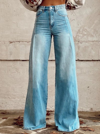 Elina | Classic Light Wash Flared Jeans