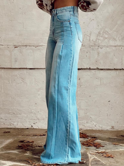 Elina | Classic Light Wash Flared Jeans