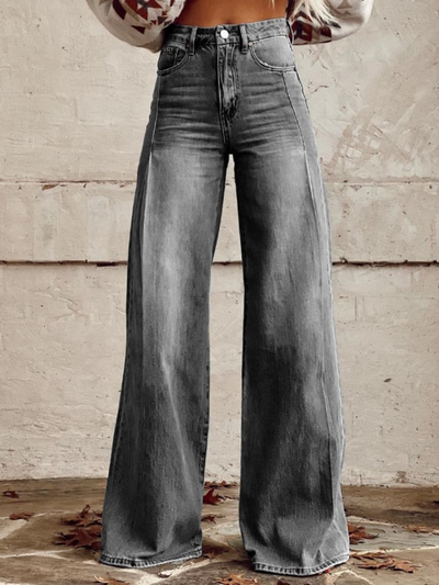 Elina | Classic Light Wash Flared Jeans