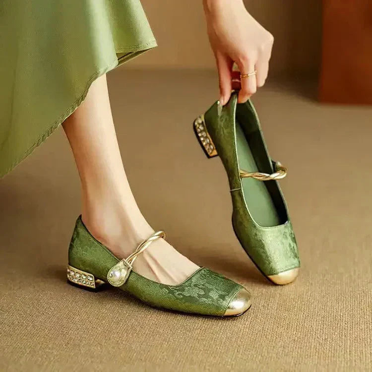 Aisha - Elegant Vintage Look Flats