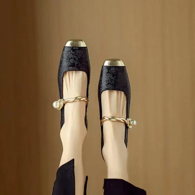 Aisha - Elegant Vintage Look Flats