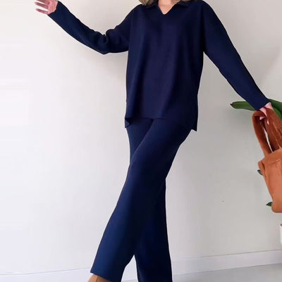 Mia - Relaxed Two-Piece Set with V-Neck and Side Slit